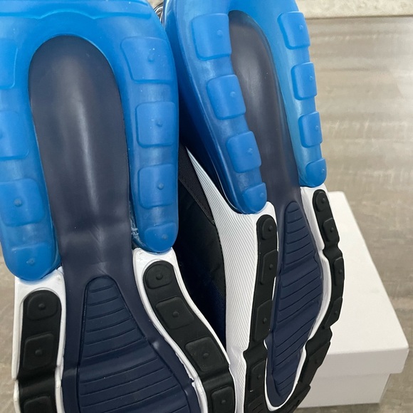 Men’s Nike Air sneakers -NEVER WORN! - Picture 4 of 9